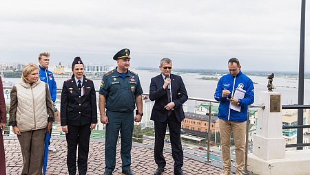 В Нижнем Новгороде прошло праздничное шествие и открытие стадиона «Динамо» в День Государственного флага России